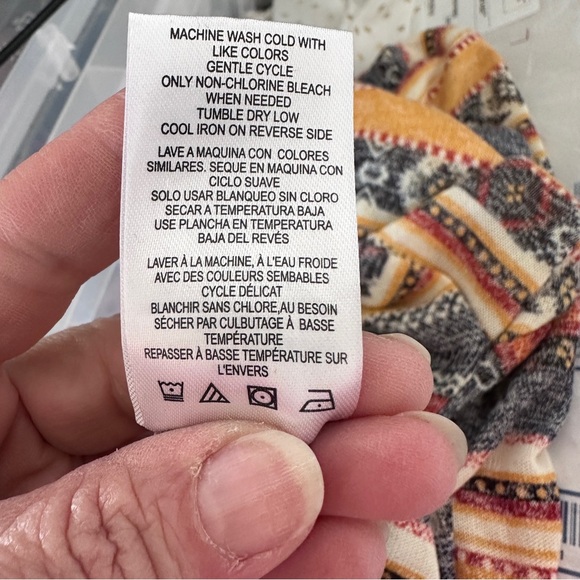 Absolutely Famous Aztec button up polyester rayon spandex blouse large. V neck - Picture 7 of 13